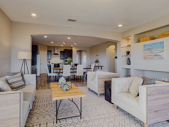 3rd image of 4771 Viento Del Norte