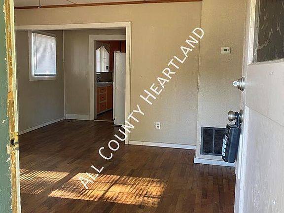 2nd image of 219 W Kenworthy St