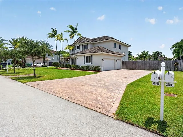 5 bed, 3.0 bath, 3116 sqft, $4,850 — Photo 1