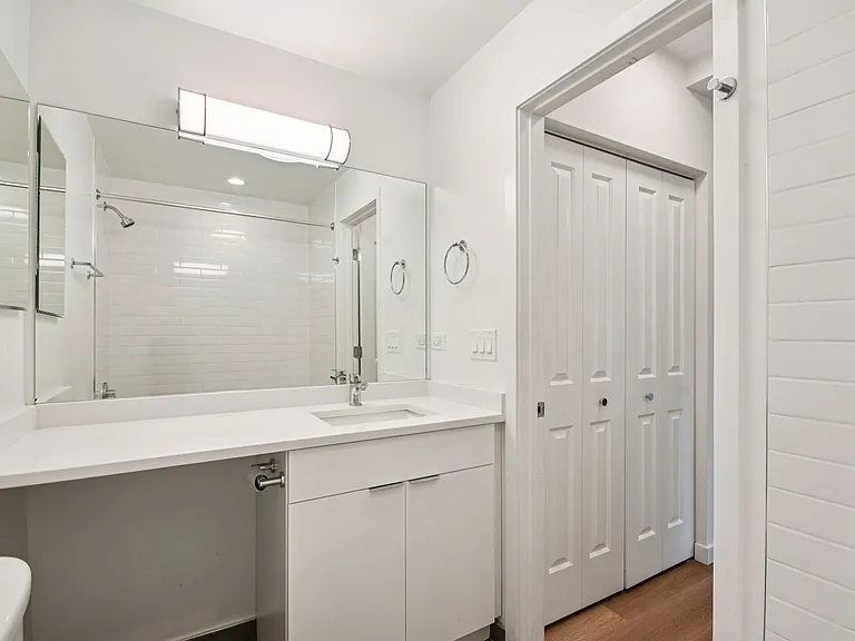 1650 W. Roscoe St. — Photo 29