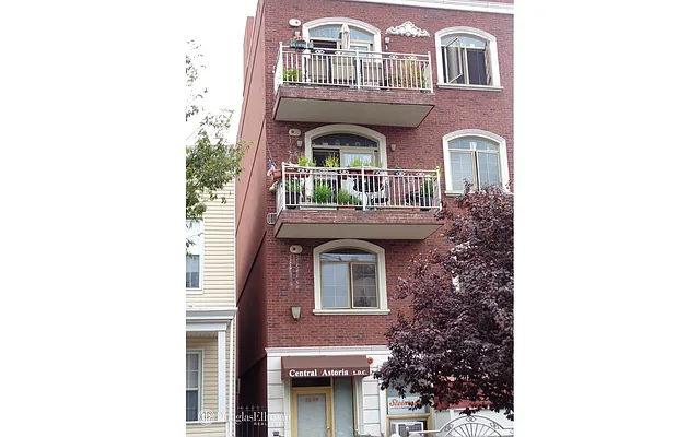 Rented by Douglas Elliman | media 17