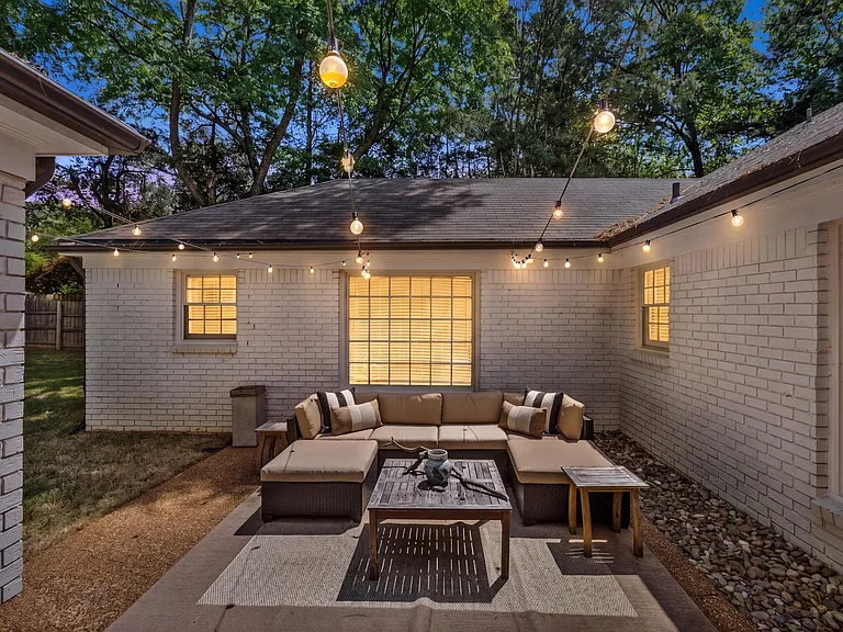 7270 Penbrook Cv — Photo 37