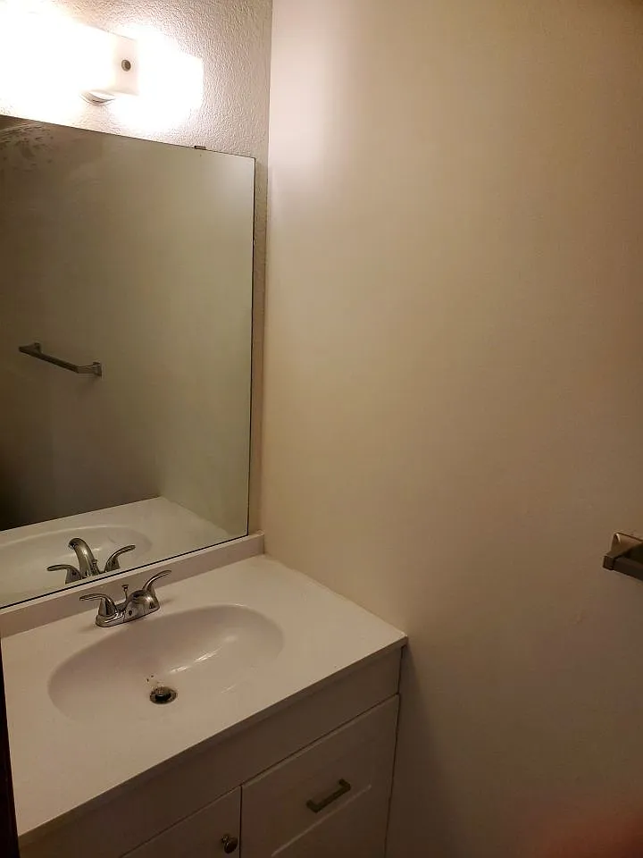 3 bed, 1.5 bath, 1200 sqft, $1,250 — Photo 4