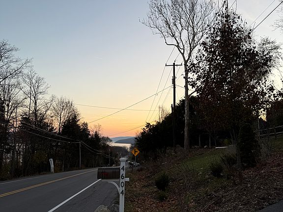 3rd image of 4604 W Lake Rd