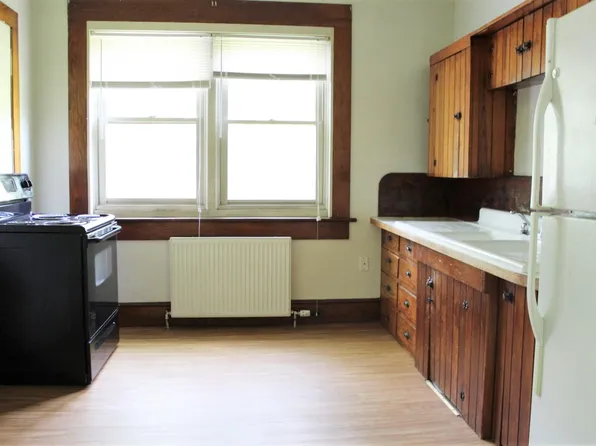 219 Amity St APT 8, Amherst, MA 01002