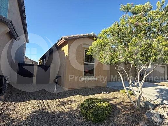 3rd image of 988 W Calle Monte Lindo