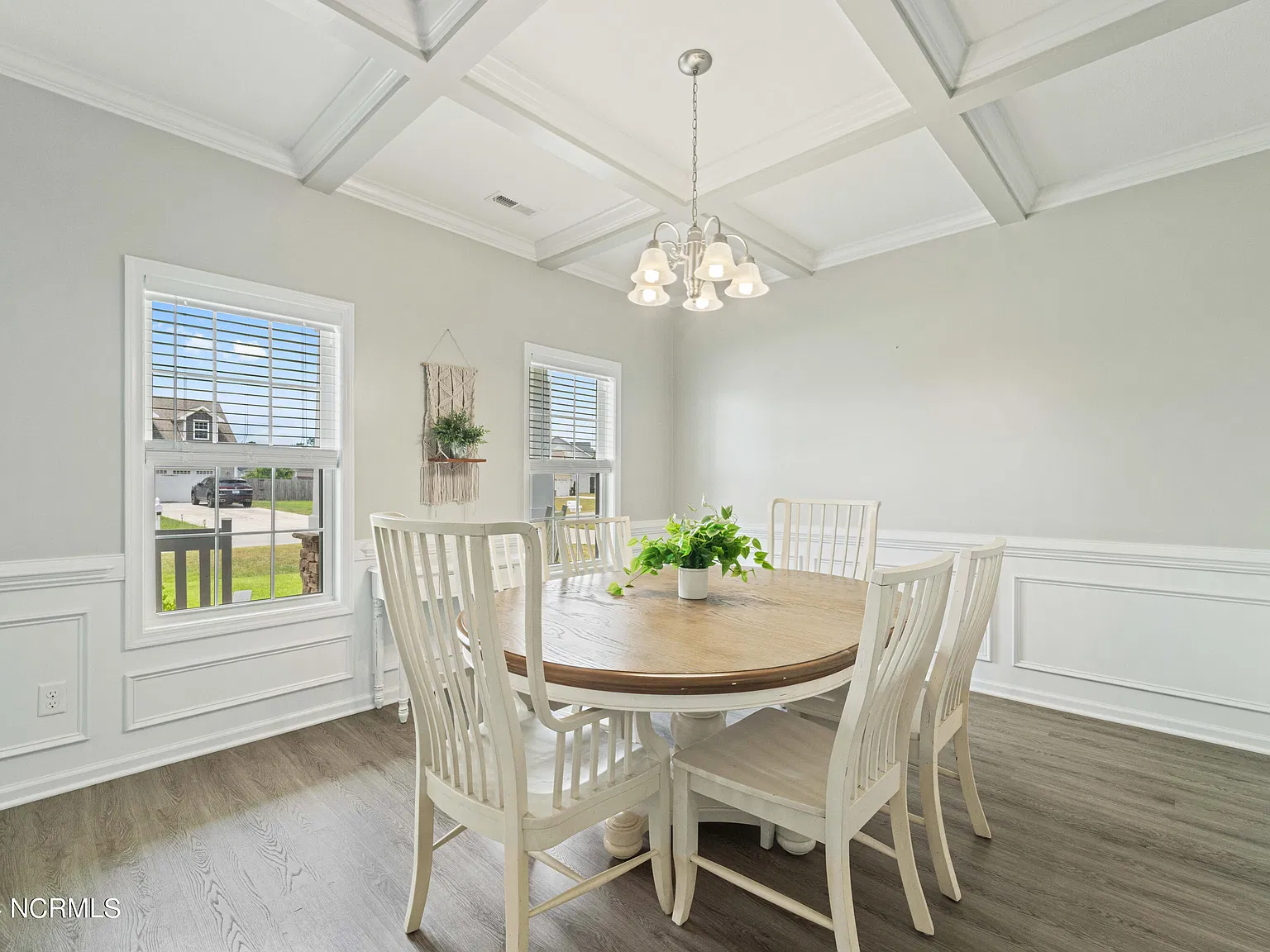 4 bed, 2.5 bath, 2266 sqft, $2,195 — Photo 3