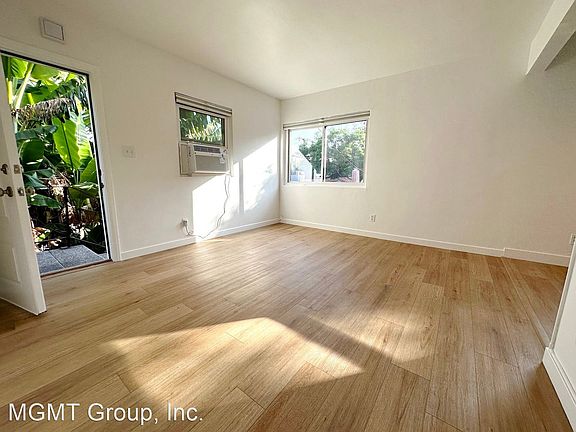 3rd image of 2141 W Clinton St
