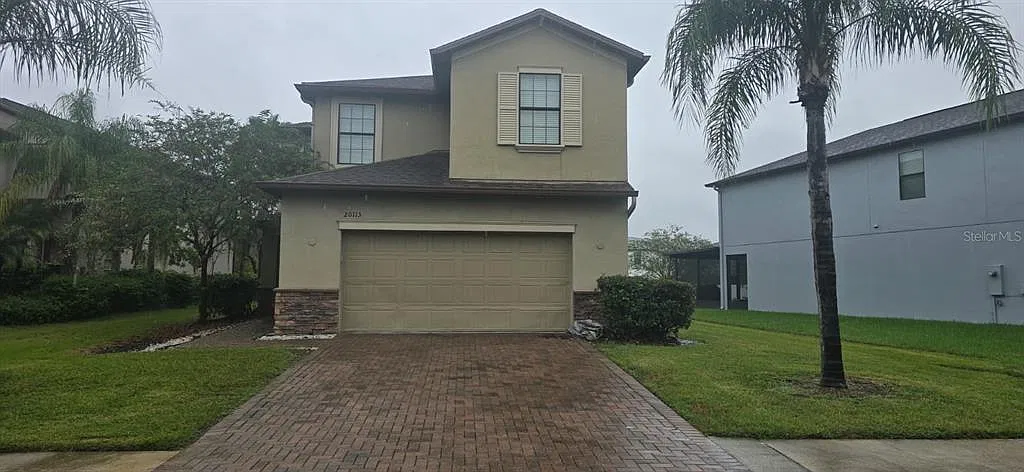 4 bed, 2.5 bath, 2820 sqft, $3,900 — Photo 2