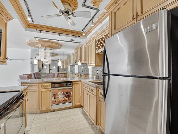 4th image of 1111 S Ocean Blvd #1200