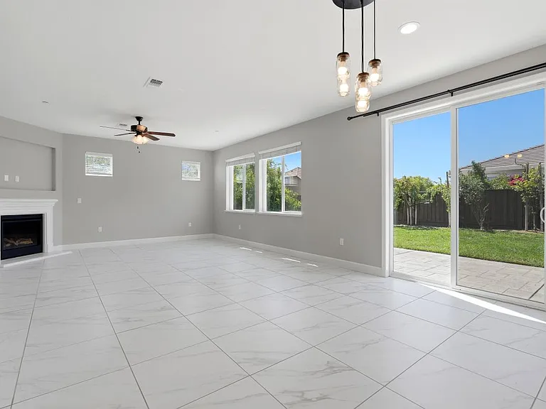 453 Diamond Peak Ln — Photo 13