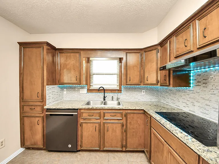 14007 Fleur De Lis Blvd — Photo 29