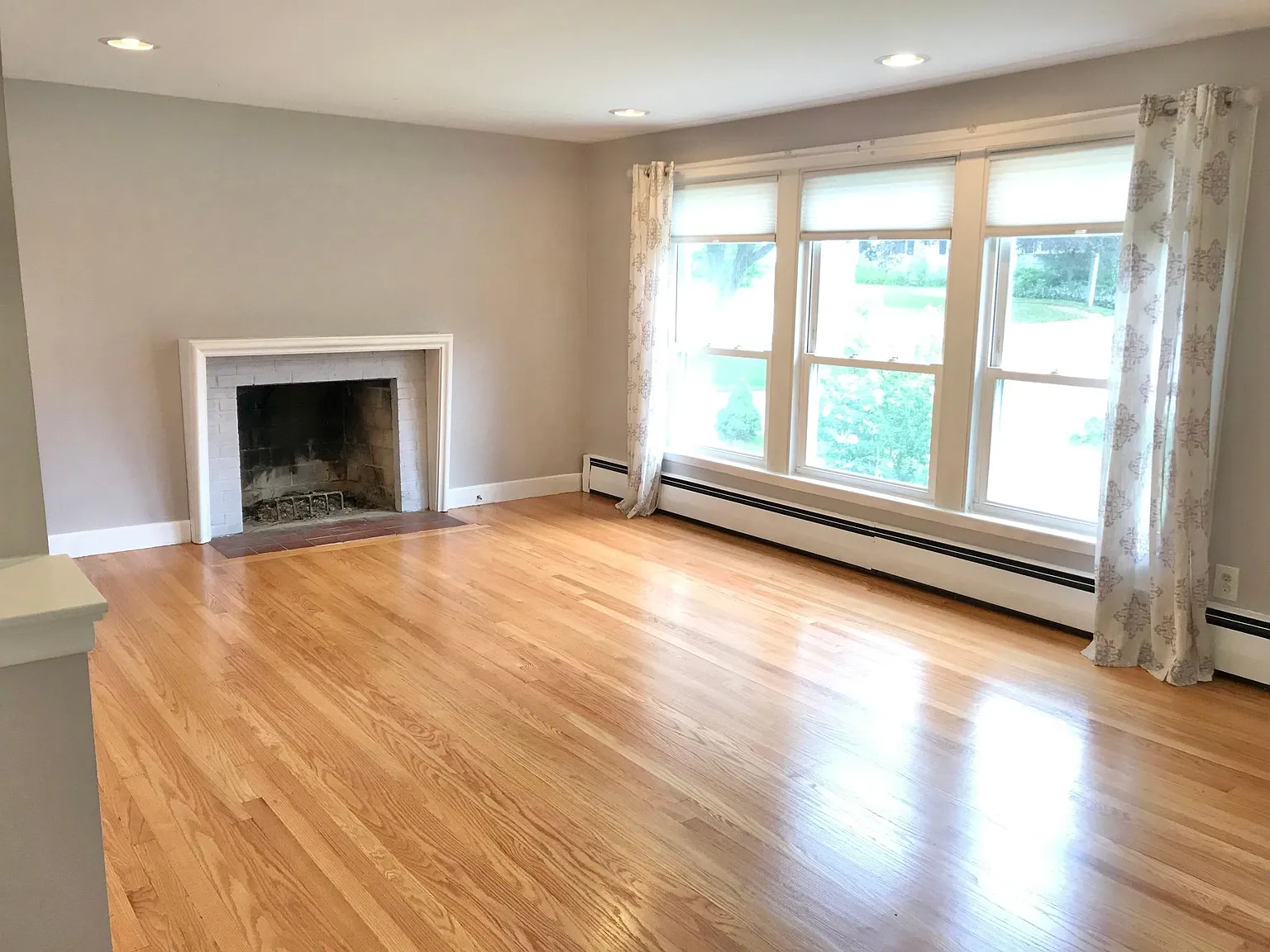 17 Hamlin Rd — Photo 4