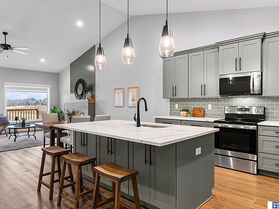 4th image of 10655 Majestic Ln