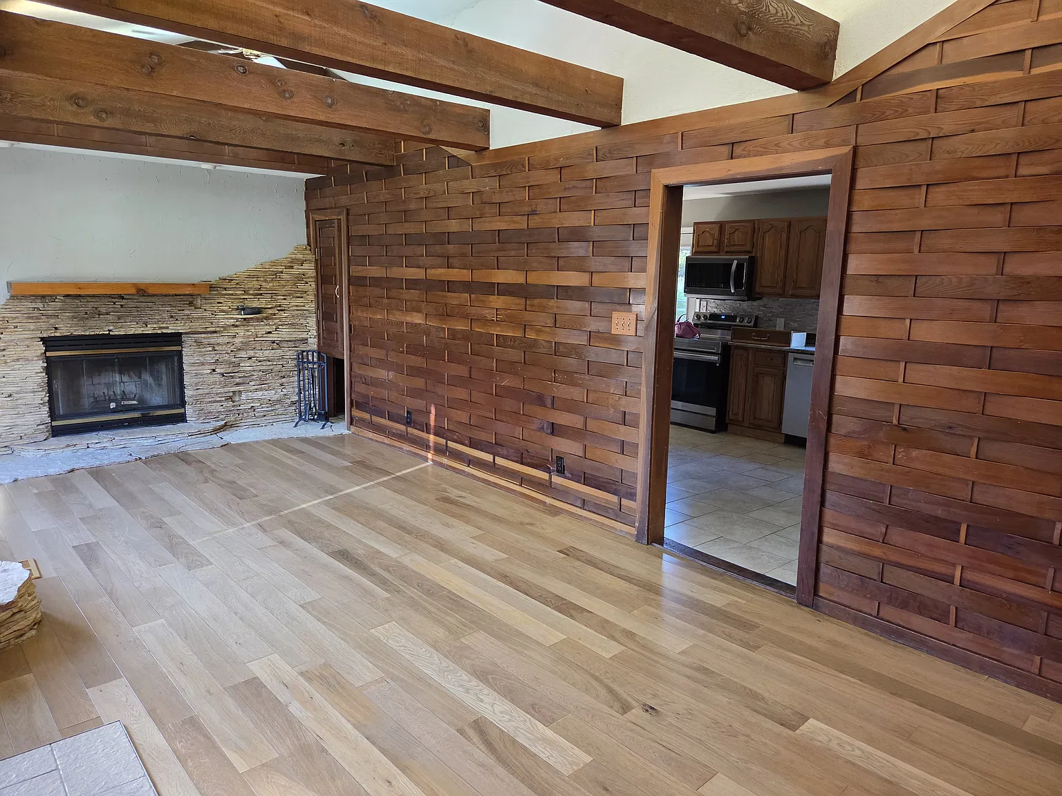 2 bed, 1.5 bath, 1024 sqft, $1,900 — Photo 4
