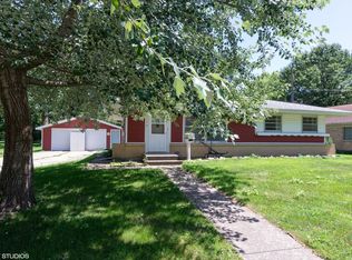 320 N State St, Genoa, IL 60135