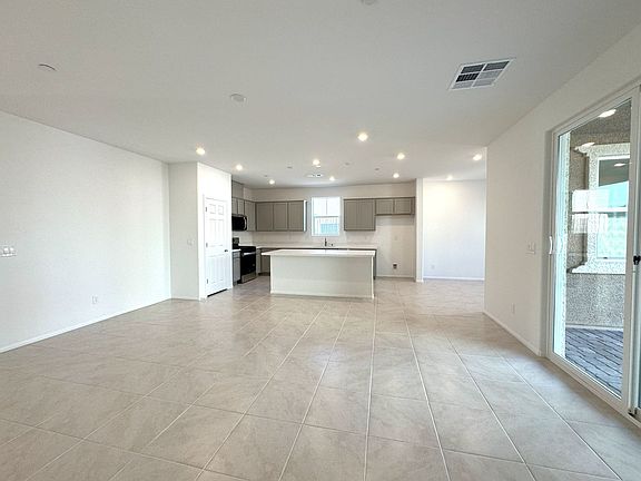 4th image of 10974 Cilantro Ave