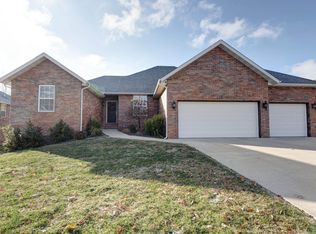 850 E Country Ridge St, Nixa, MO 65714