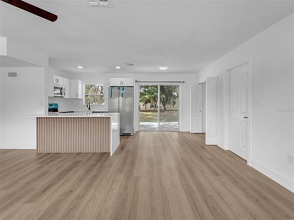 4th image of 900 Jamela Dr