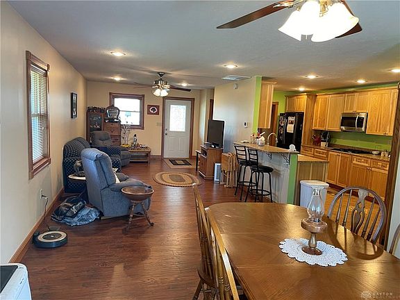 5th image of 335 E Main St