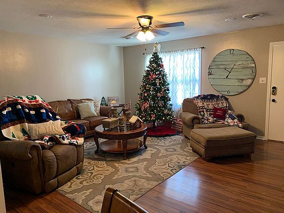 3rd image of 309 W Lincoln Cir
