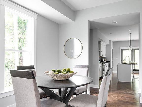 4th image of 1121 W 27th St