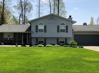 7054 Berry Blossom Dr, Canfield, OH