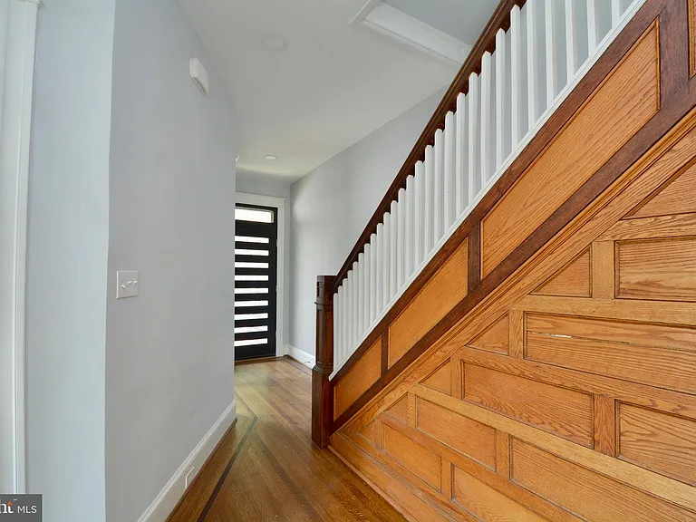 1724 2nd St NW — Photo 5