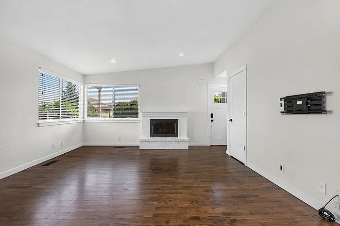 5929 32nd Ave SW — Photo 11