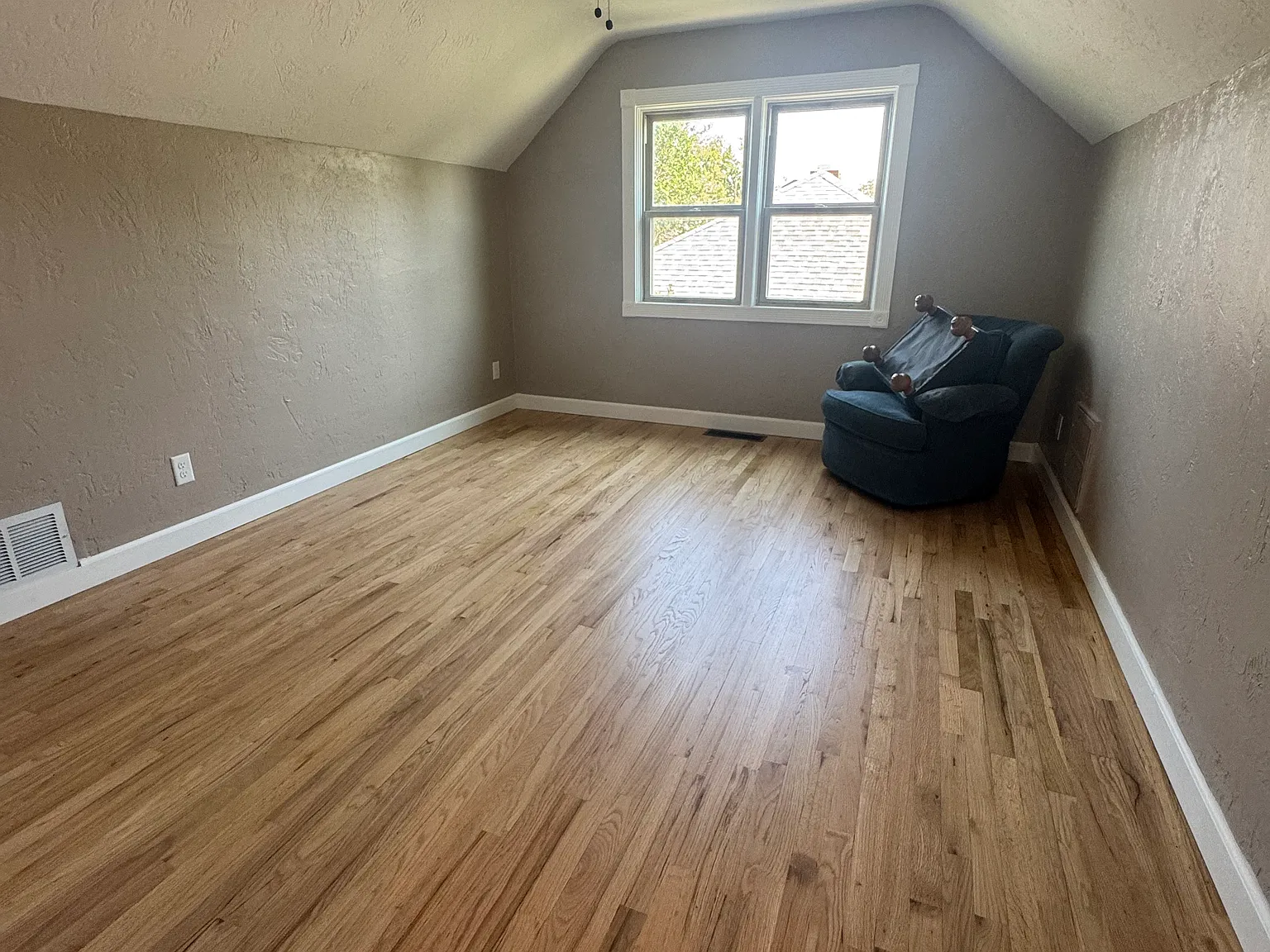 3 bed, 1320 sqft, $2,000 — Photo 4