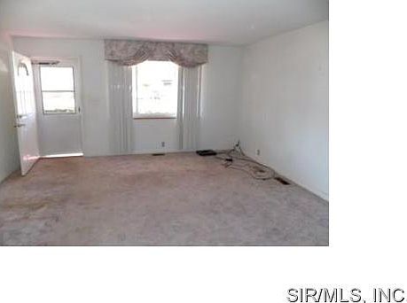 4th image of 825 Amherst Dr