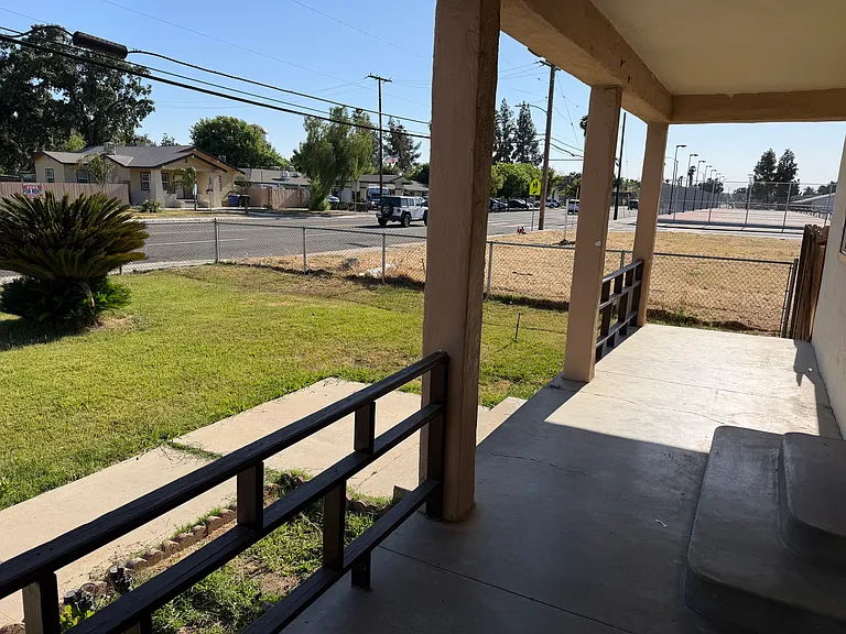 400 E Grangeville Blvd — Photo 5