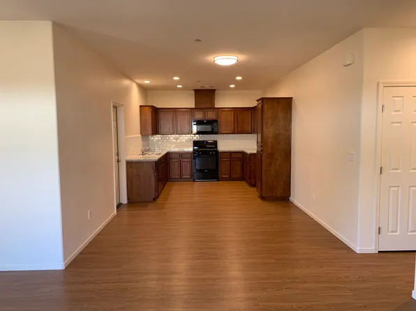 478 N 4th St APT B, Porterville, CA 93257