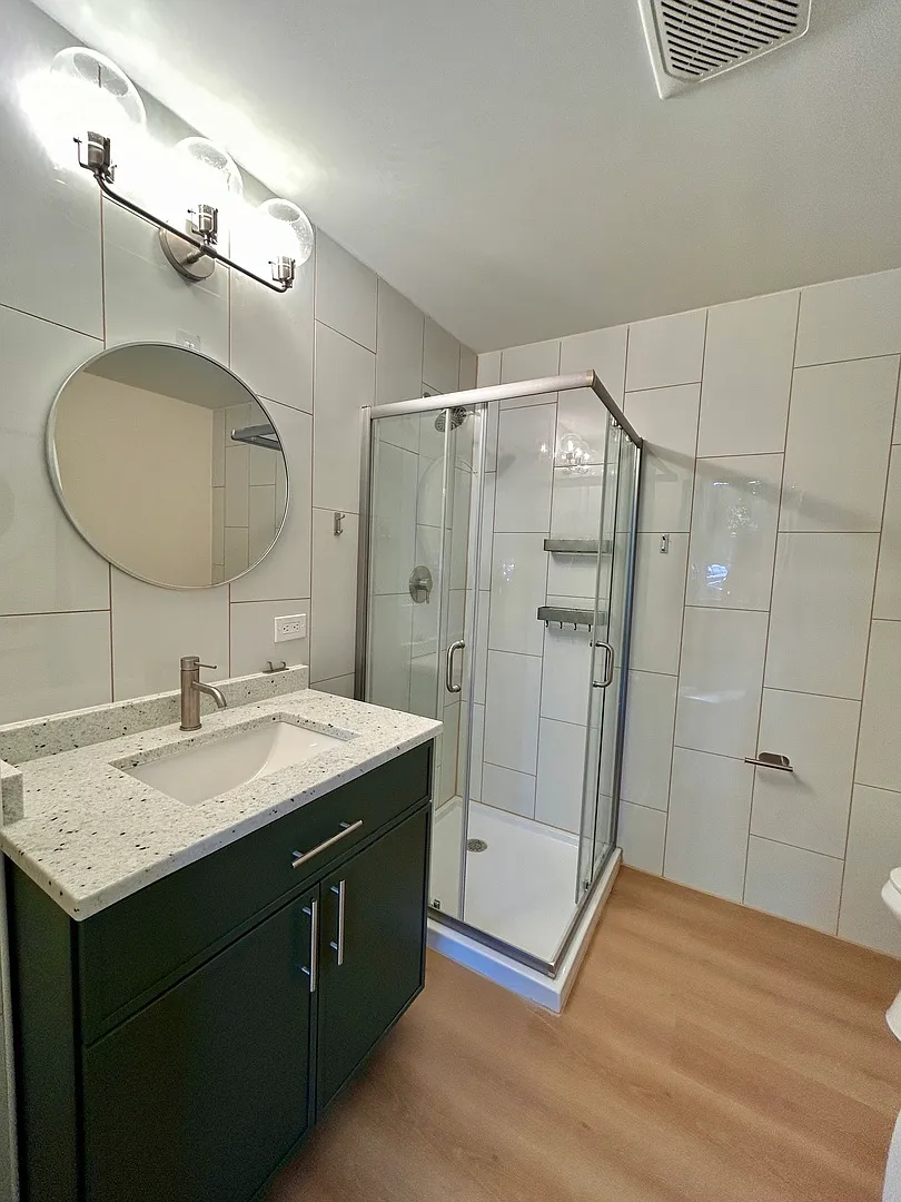 3 bed, 1000 sqft, $2,600 — Photo 4