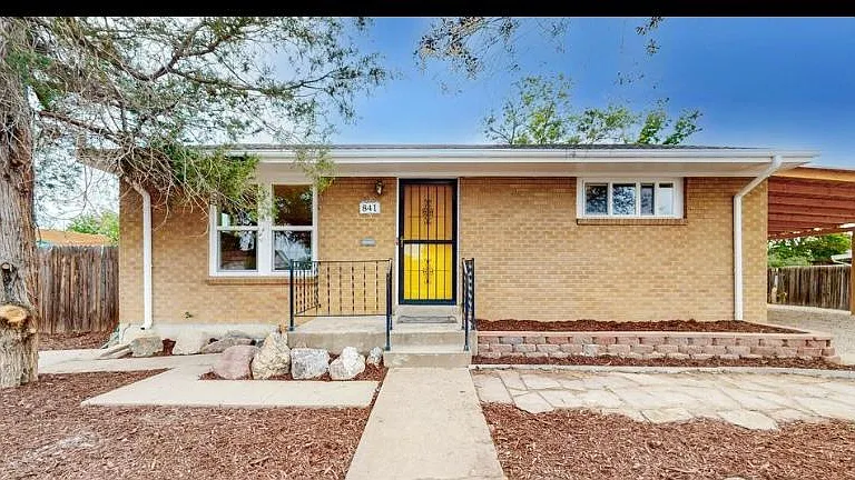 841 W 70th Pl — Photo 1
