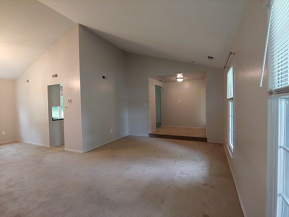 5th image of 1910 Harcourt Ave