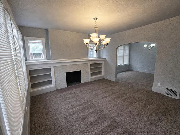 2530 Fullerton Ave — Photo 4