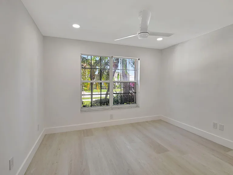 11287 Vivero Ave — Photo 26