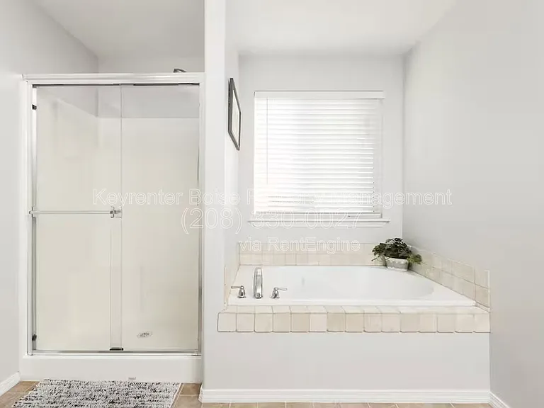 879 N Traquair Pl — Photo 30