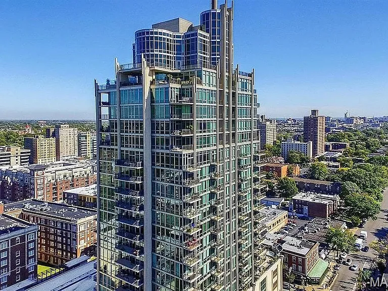 Welcome to the Park East Tower at 4909 Laclede Ave in the CWE