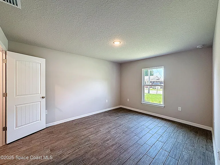 144 Roosevelt St — Photo 22