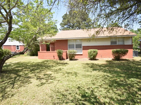 486 McBain Dr, Fayetteville, NC 28305