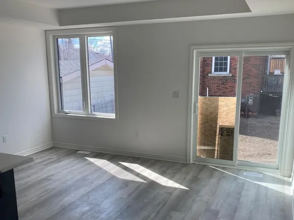 162 Glow Ave, Hamilton, ON L8H 3W2