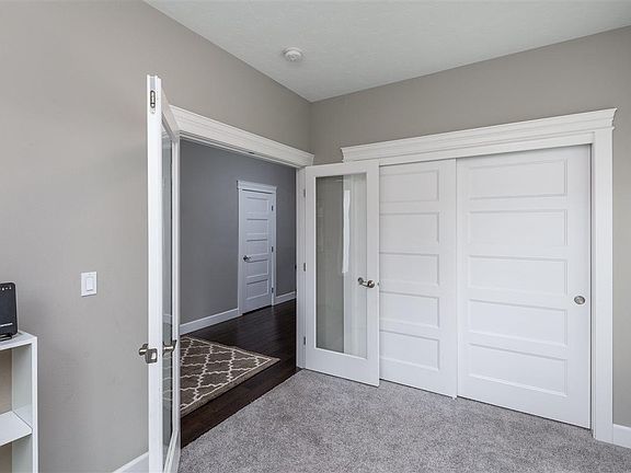 4th image of 1744 W 52nd Ave