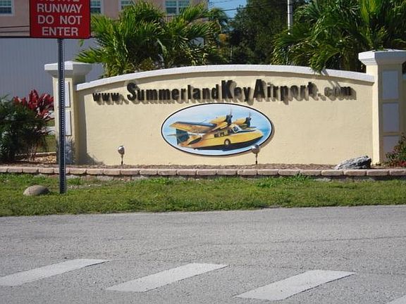 4th image of 66 Airport Dr S