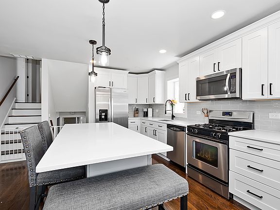 4th image of 10325 Lacrosse Ave