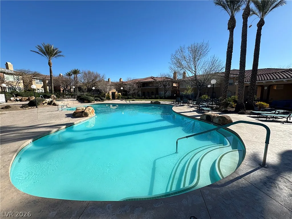 3 bed, 2.0 bath, 1775 sqft, $2,400 — Photo 2