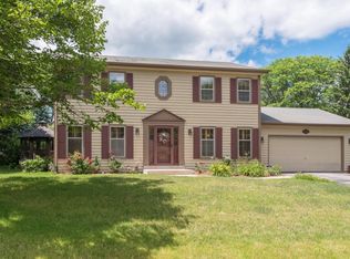 3200 W Chateau Ct, Mequon, WI 53092