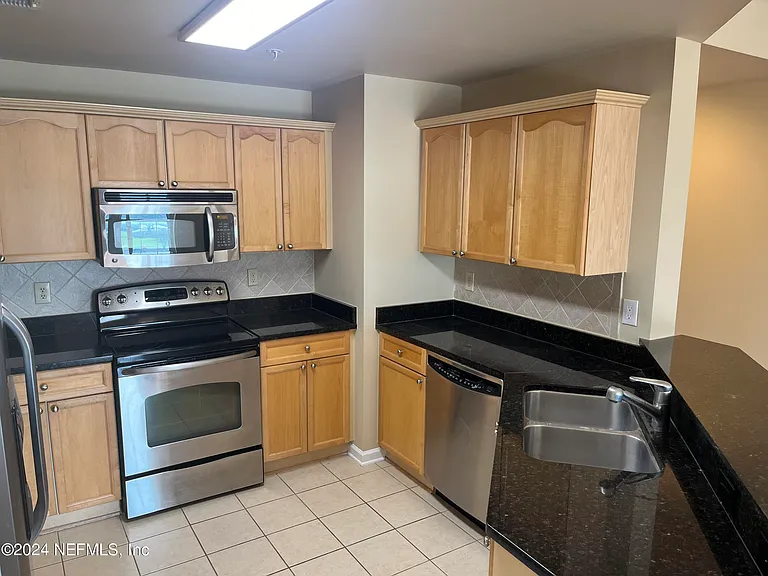 400 E Bay St #402 — Photo 55