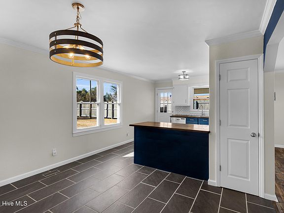 4th image of 2135 Spring Garden Road